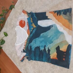 Mountain and sky motif t shirt